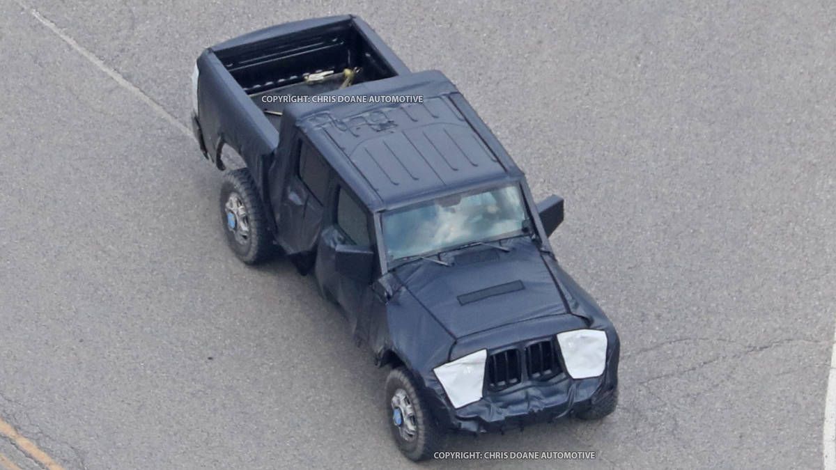 2019 Jeep Wrangler pickup spy photo