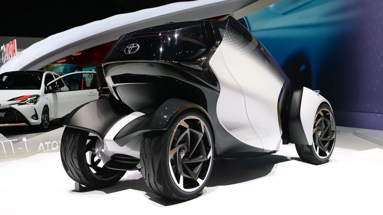2017 Toyota i-TRIL Concept side view